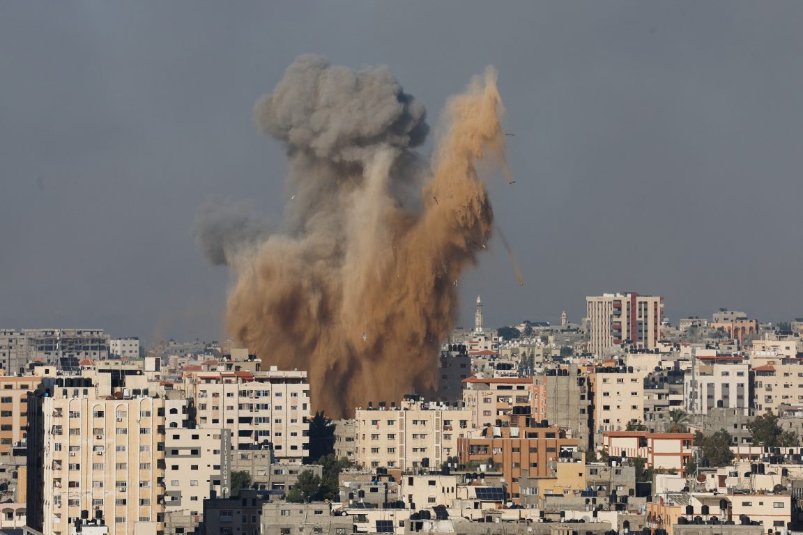 Attacco israeliano a Gaza dei giorni scorsi.